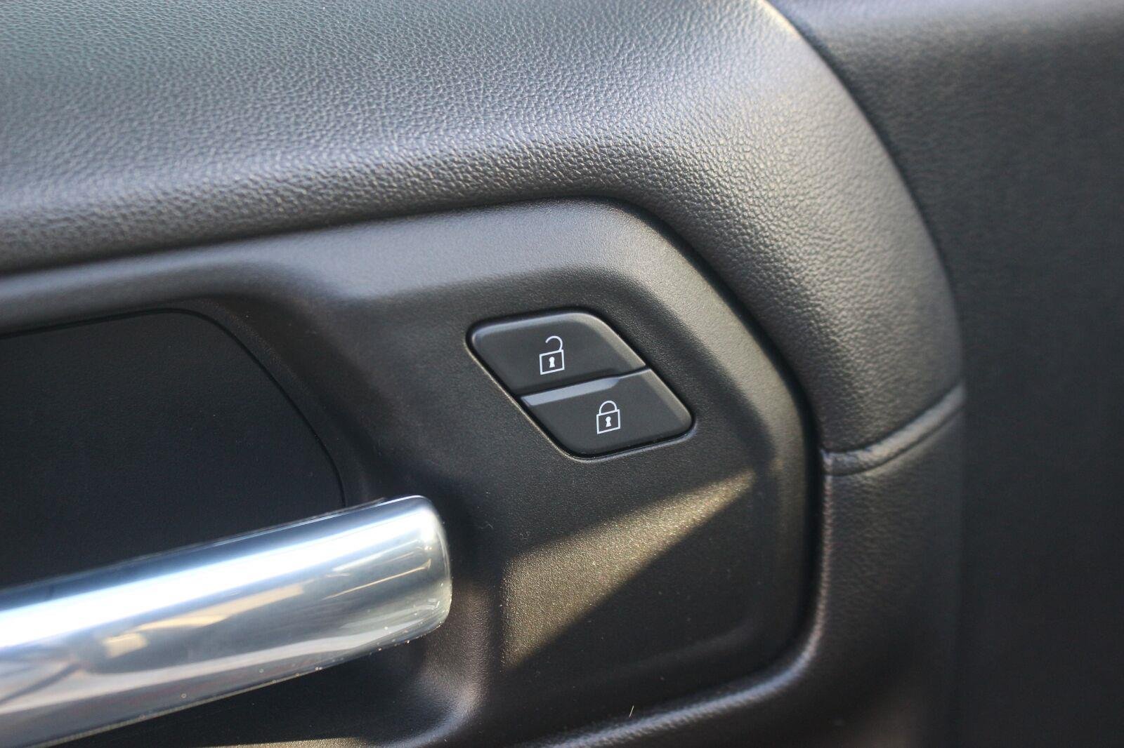 Used 2022 SUMMIT WHITE Chevrolet RST image 15