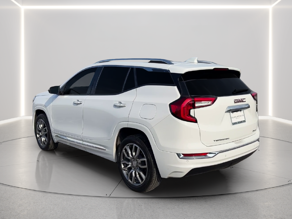 Used 2024 White GMC Denali image 7