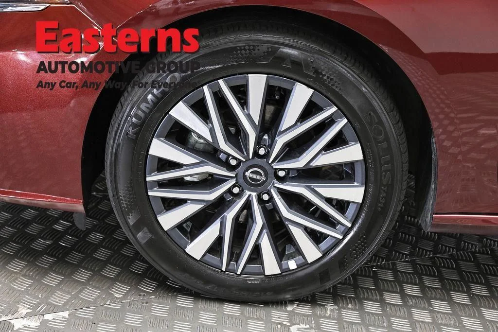 Used 2025 Red Nissan 2.5 SV image 34