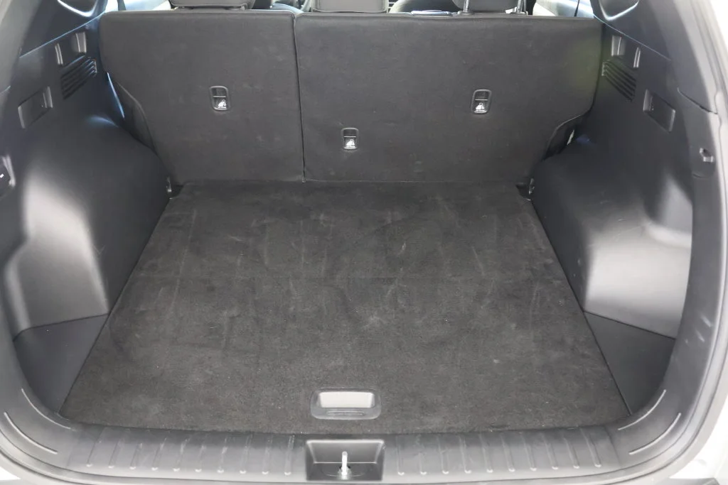 Used 2025 Shimmering Silver Hyundai SEL image 21