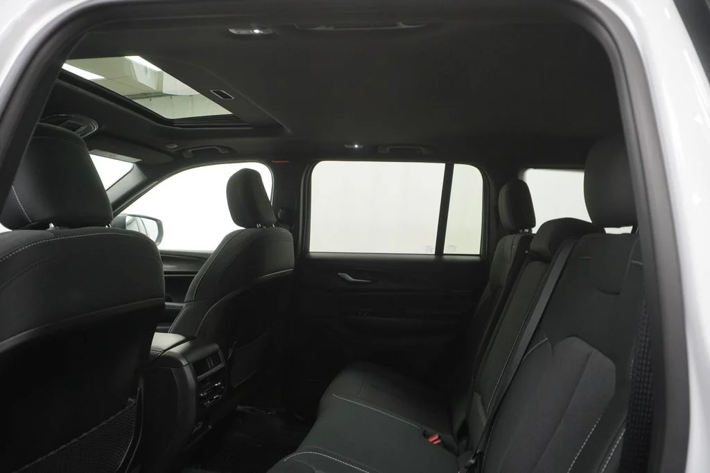 Used 2025 White Jeep Laredo X image 19