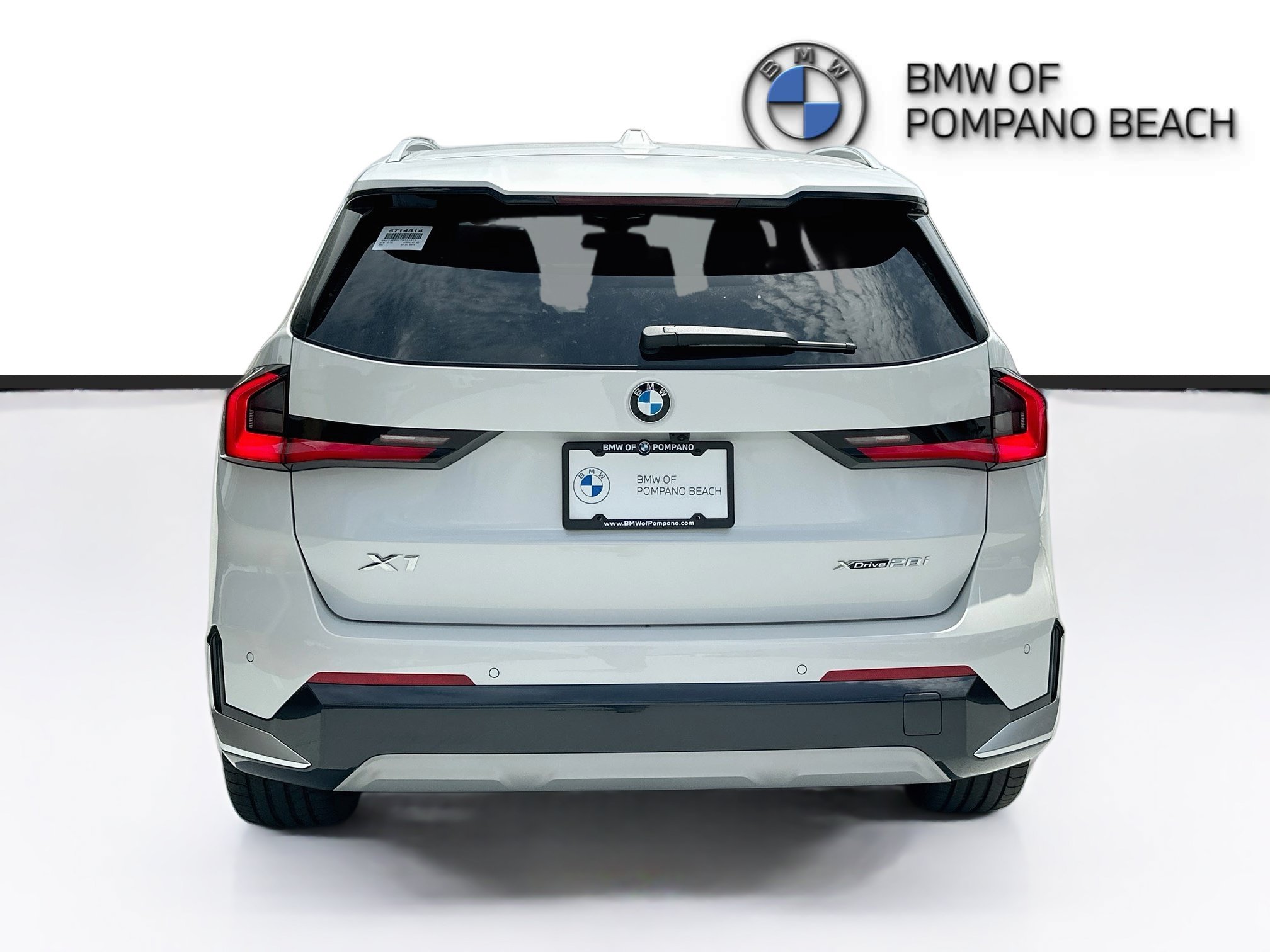 New 2026 Mineral White Metallic BMW xDrive28i image 5