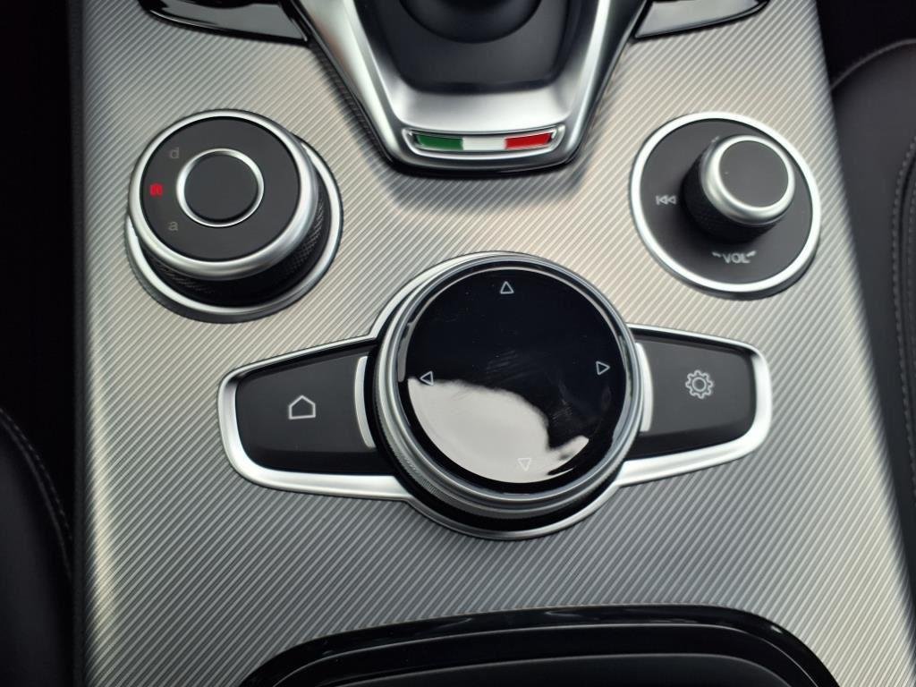 2025 Alfa Romeo Stelvio Base - Photo 12