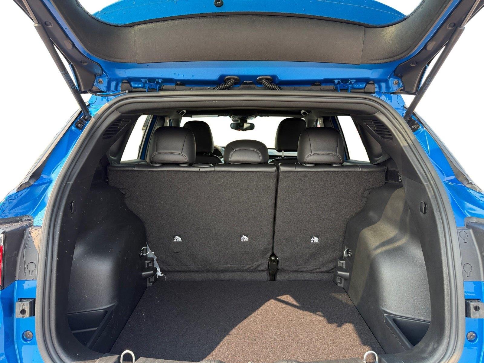 New 2026 Hydro Blue Pearlcoat Jeep Latitude Altitude image 18