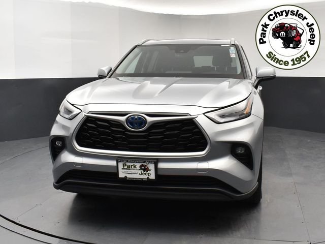 Used 2024 Toyota Highlander XLE with VIN 5TDKBRCH1RS636106 for sale in Burnsville, Minnesota