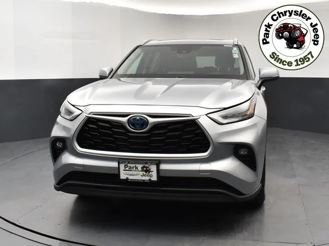 Used 2024 Toyota Highlander XLE with VIN 5TDKBRCH1RS636106 for sale in Burnsville, Minnesota