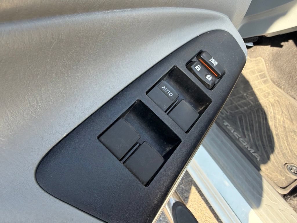Used 2014 Super White Toyota Base image 21