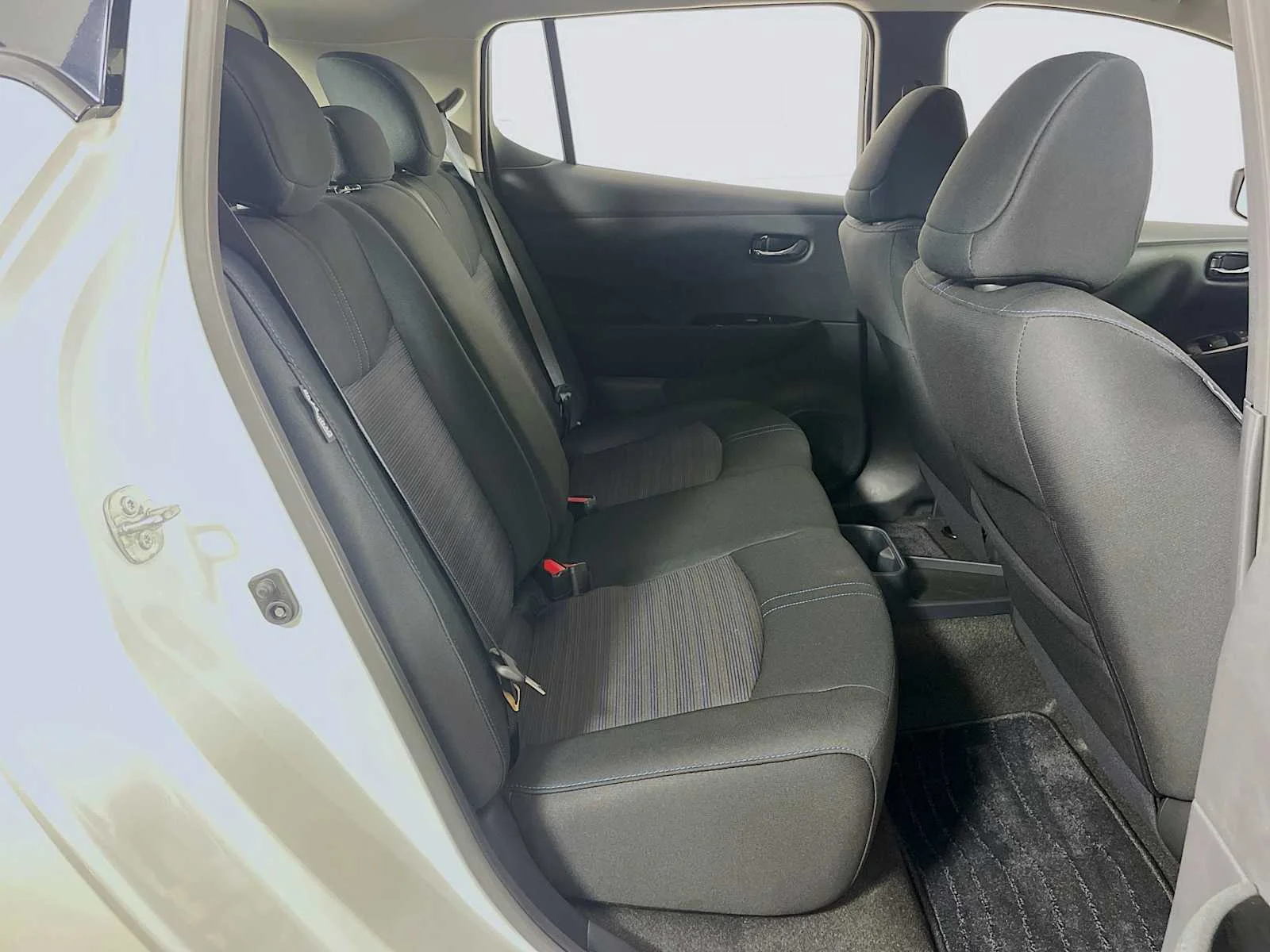 Used 2025 Super Black/Pearl White Nissan SV PLUS image 24