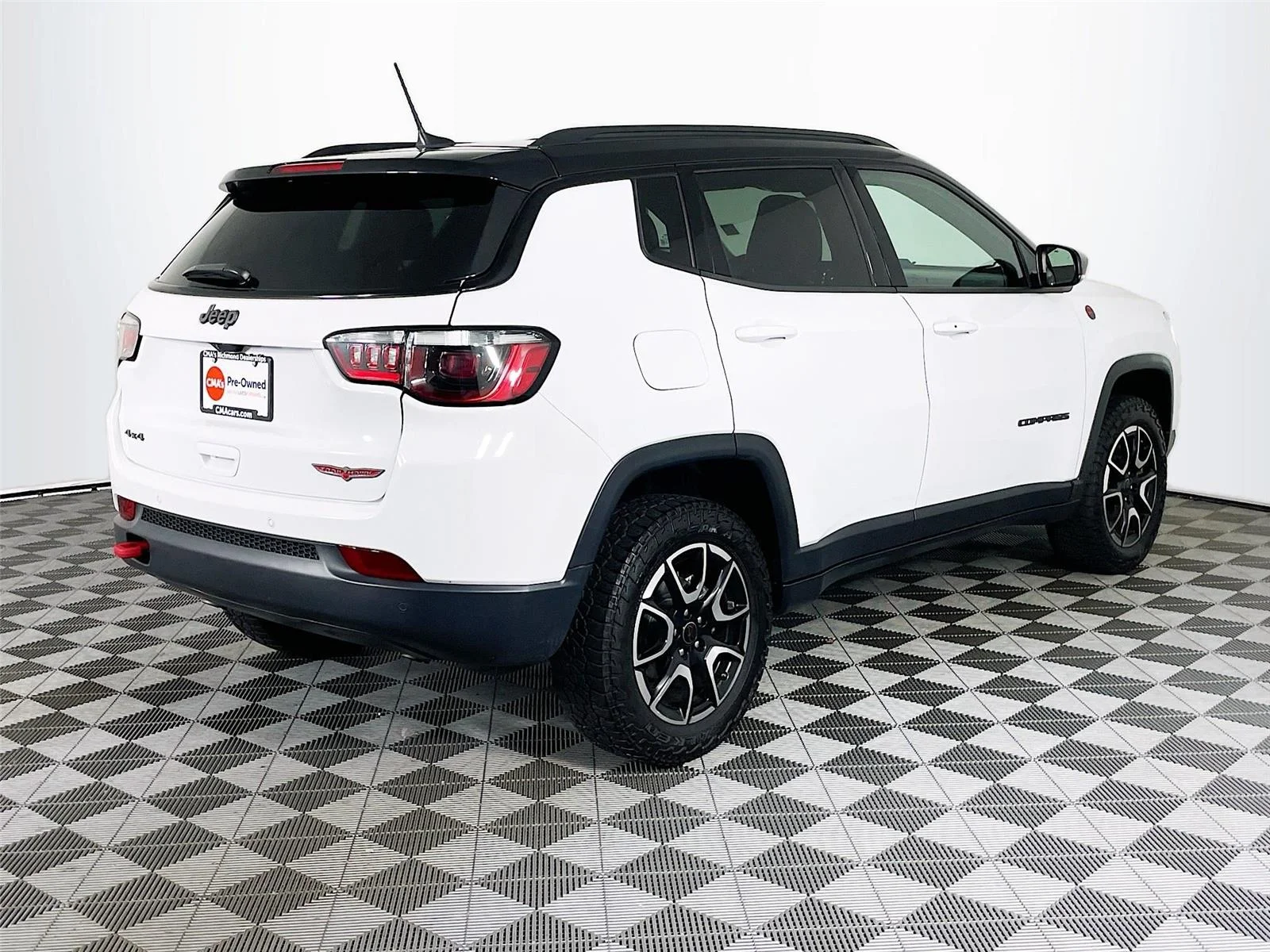 Used 2025 Bright White Clearcoat Jeep Trailhawk image 9