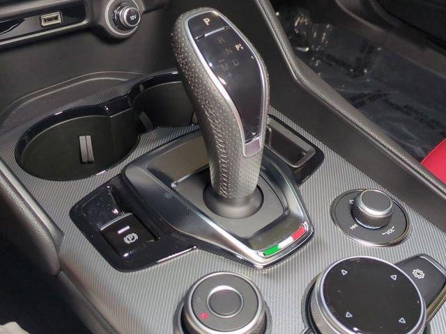 New 2025 Vulcano Black Metallic Exterior Paint Alfa Romeo  image 21