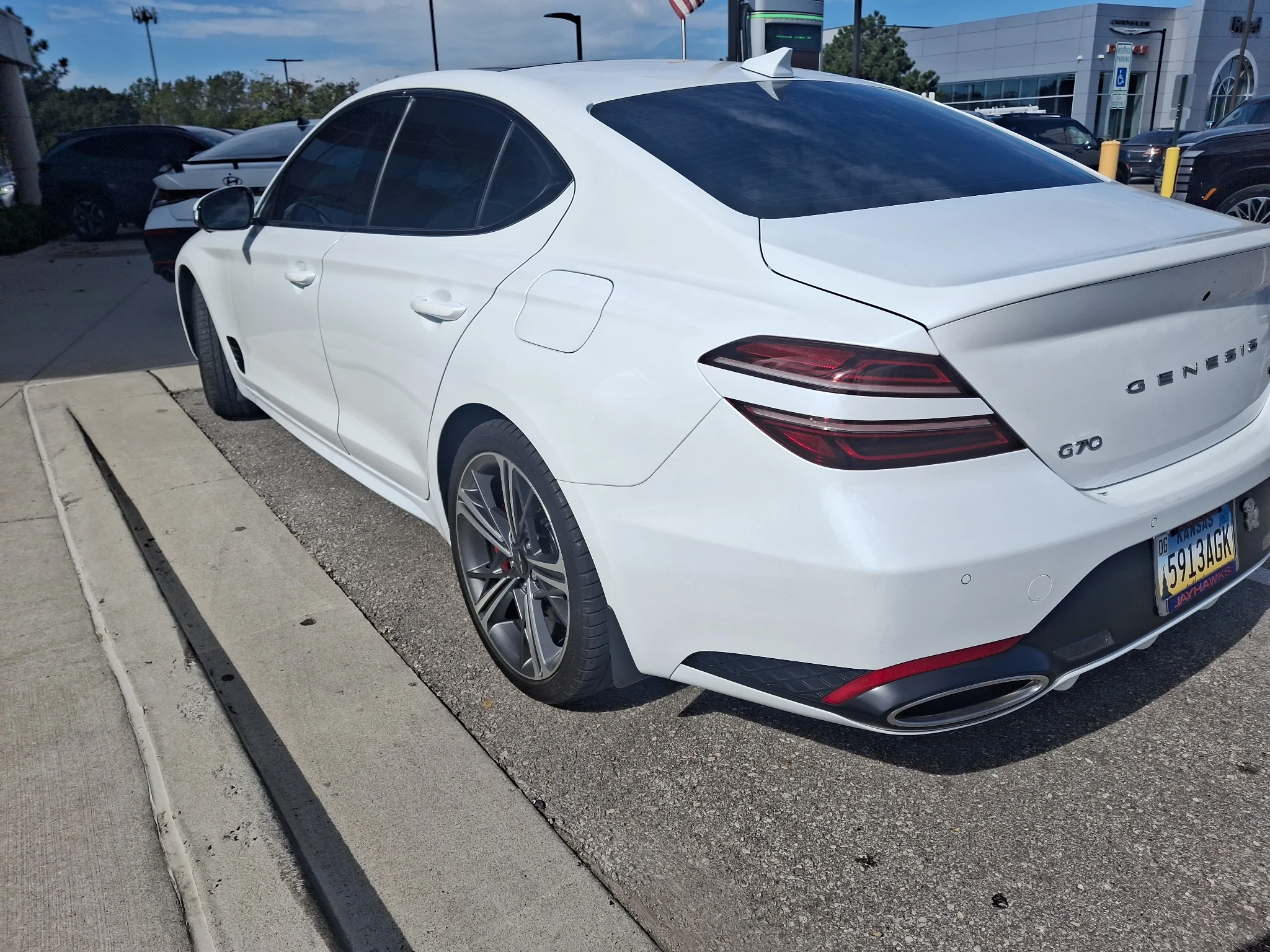 Used 2024 Uyuni White Genesis 3.3T Sport Advanced image 10