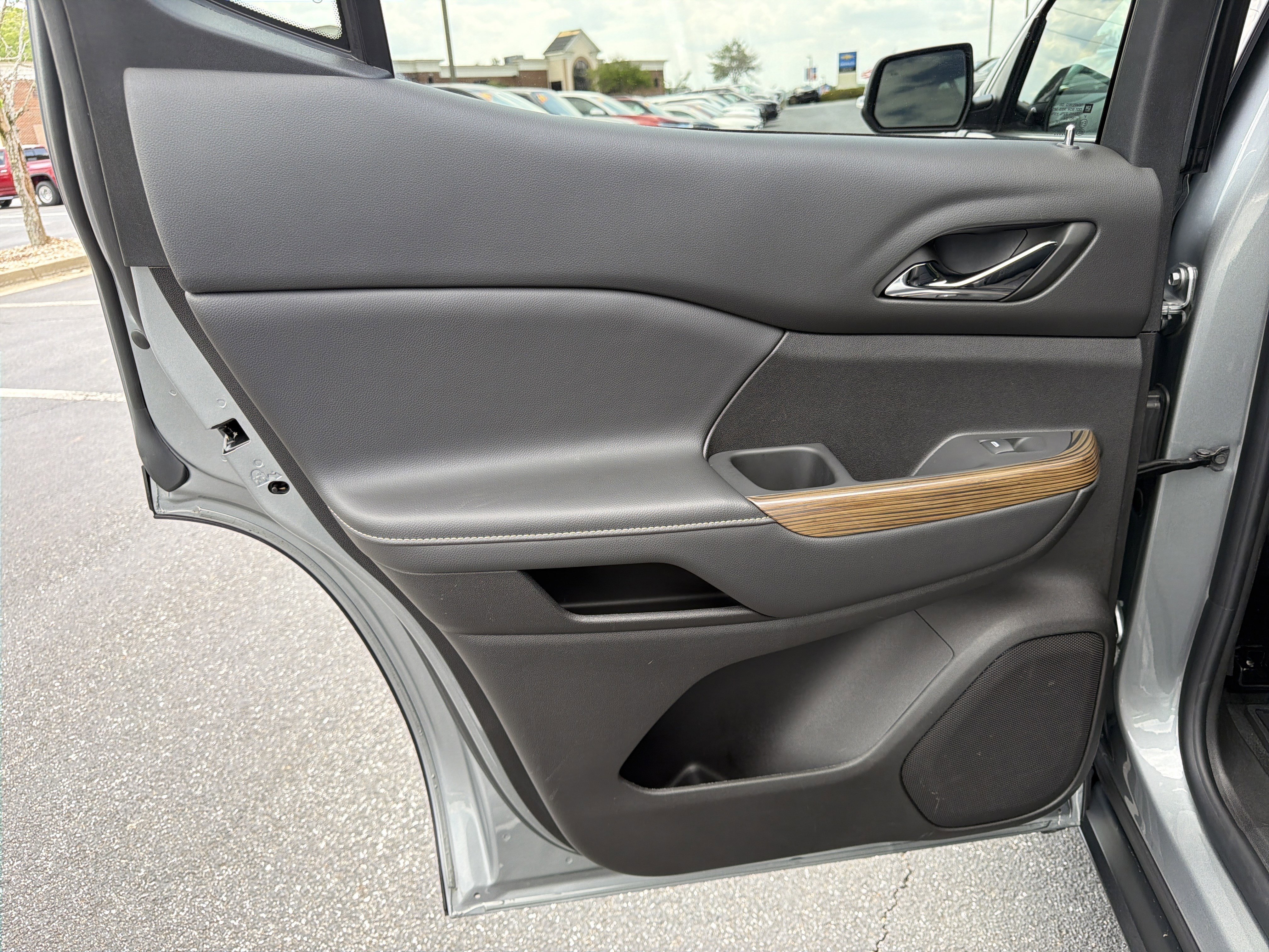 Used 2023 Sterling Metallic GMC SLE image 22