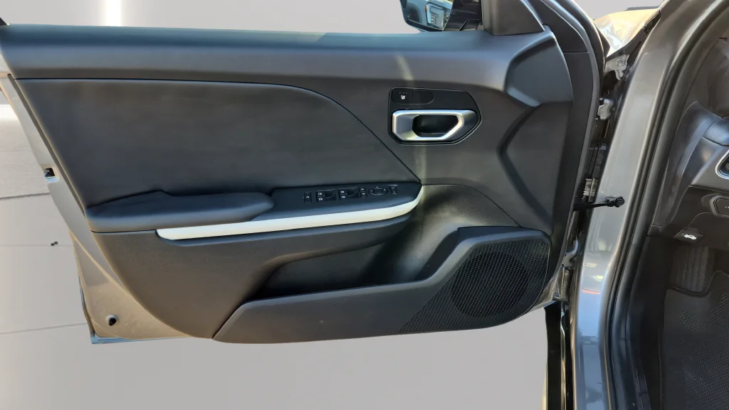 Used 2025 Gray Kia GT-Line image 9