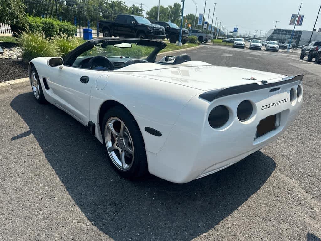 Used 2002 Speedway White Chevrolet  image 5