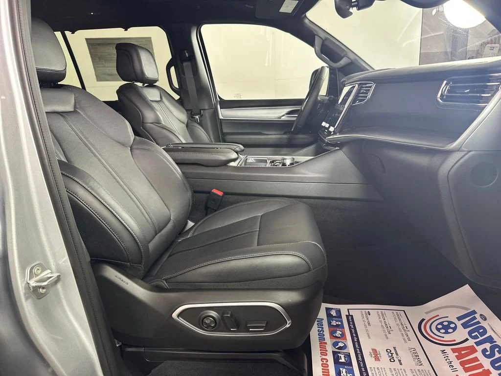 New 2026 Silver Jeep Limited Reserve image 31