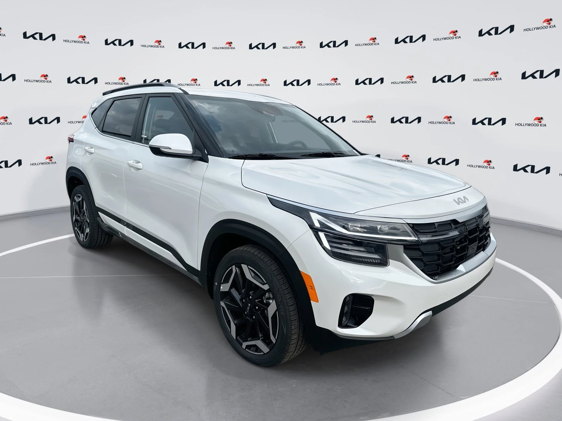 New 2026 Snow White Pearl Kia SX image 1