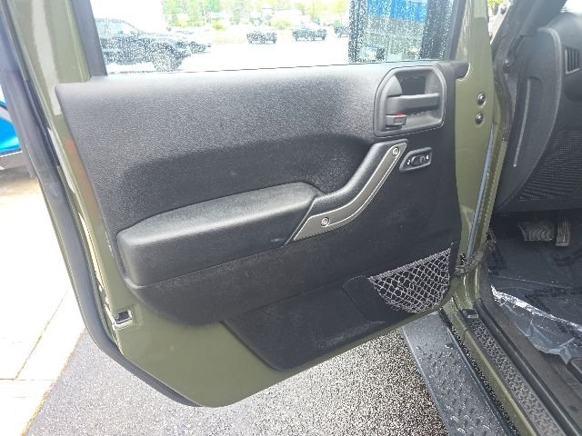 Used 2015 Green Jeep Sport image 7
