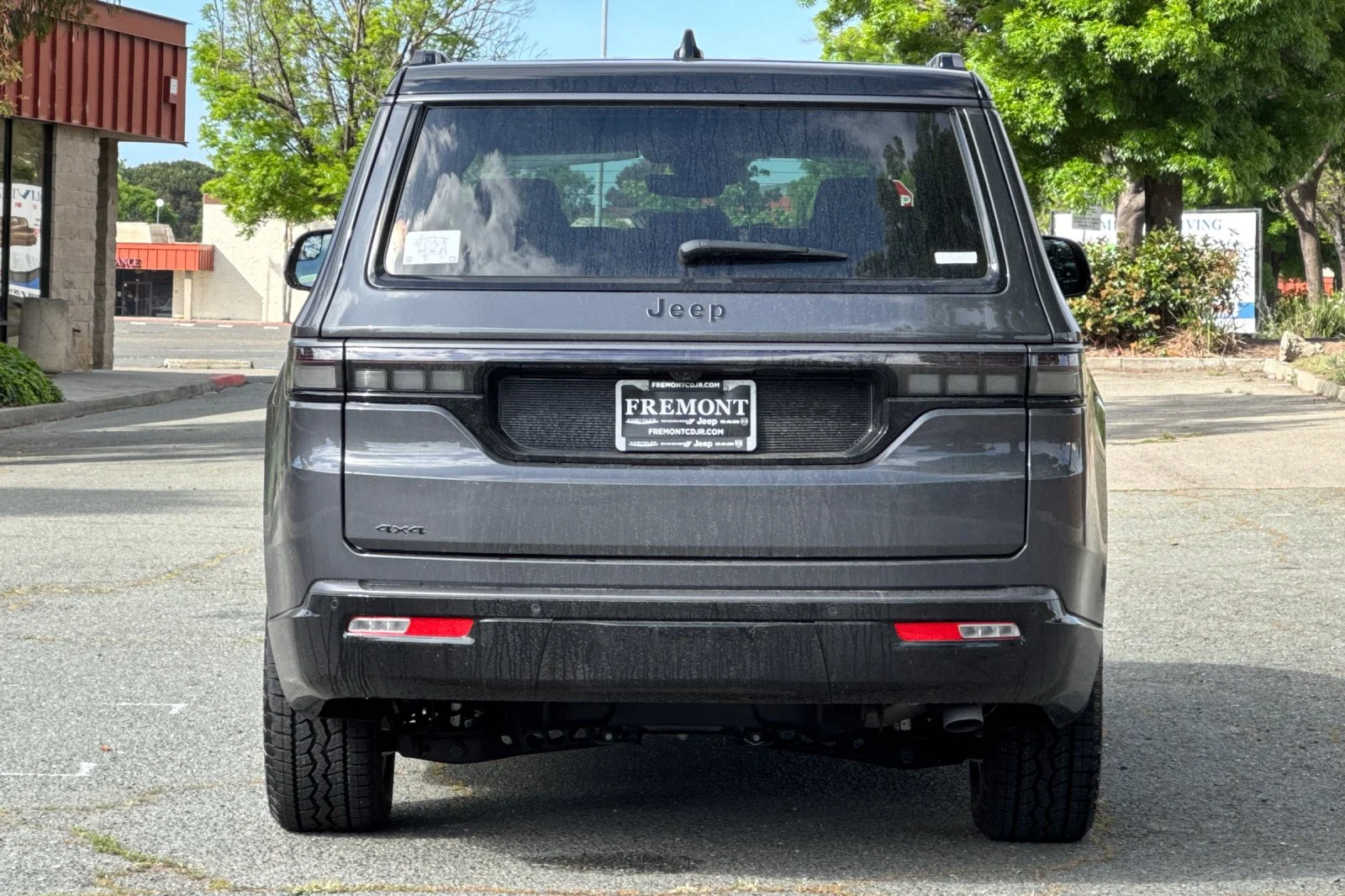 New 2026 Baltic-Gray Metallic Clear-Coat Exterior Paint Jeep Upland image 4