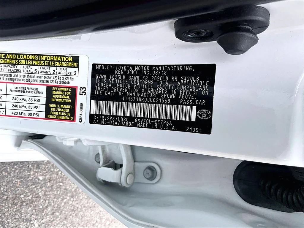 Used 2018 Black Toyota XSE V6 image 36
