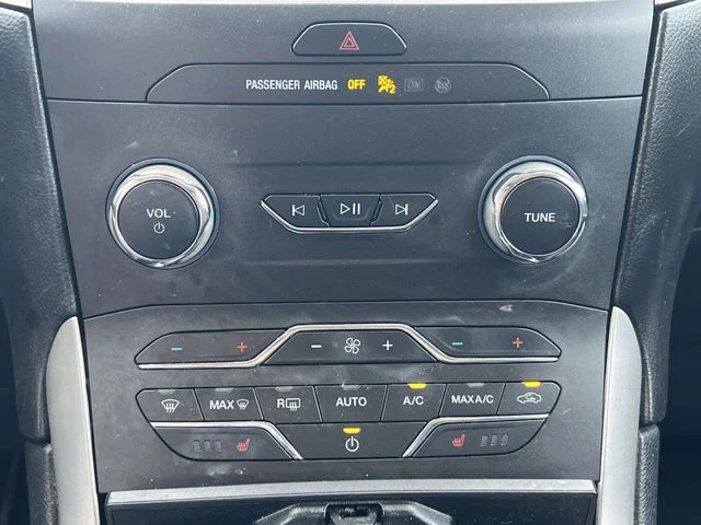 Used 2019 Gray Ford SEL image 9