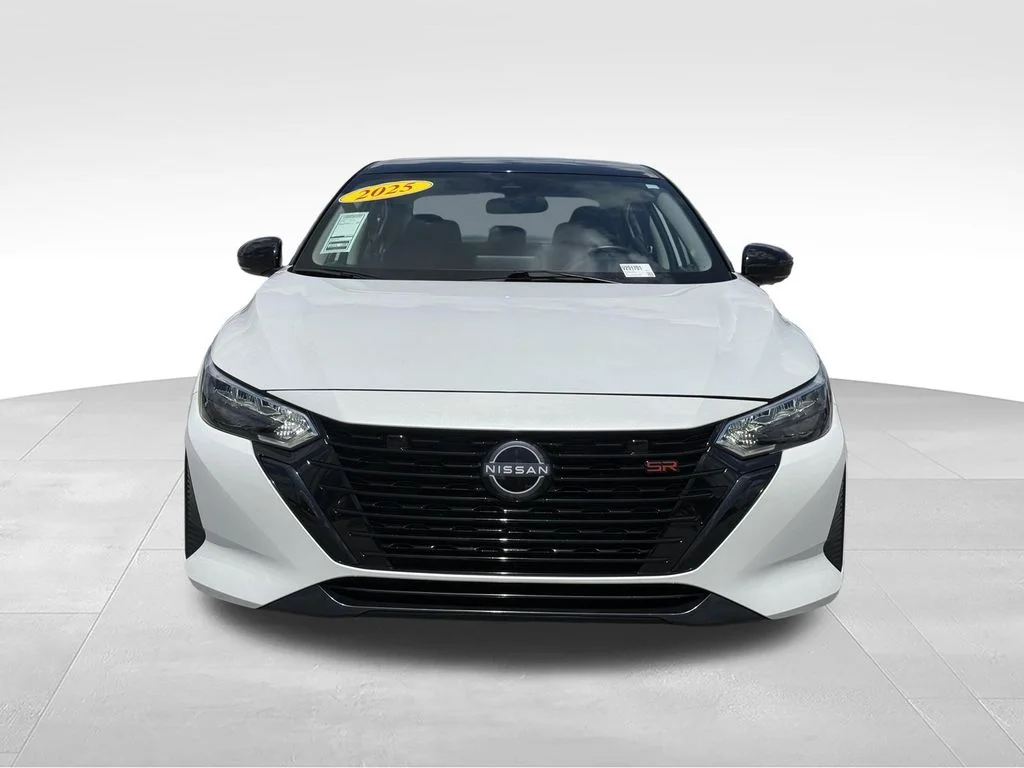 Used 2025 White Nissan SR image 27
