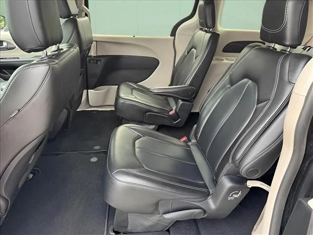 Used 2023 Black Chrysler Touring L image 10