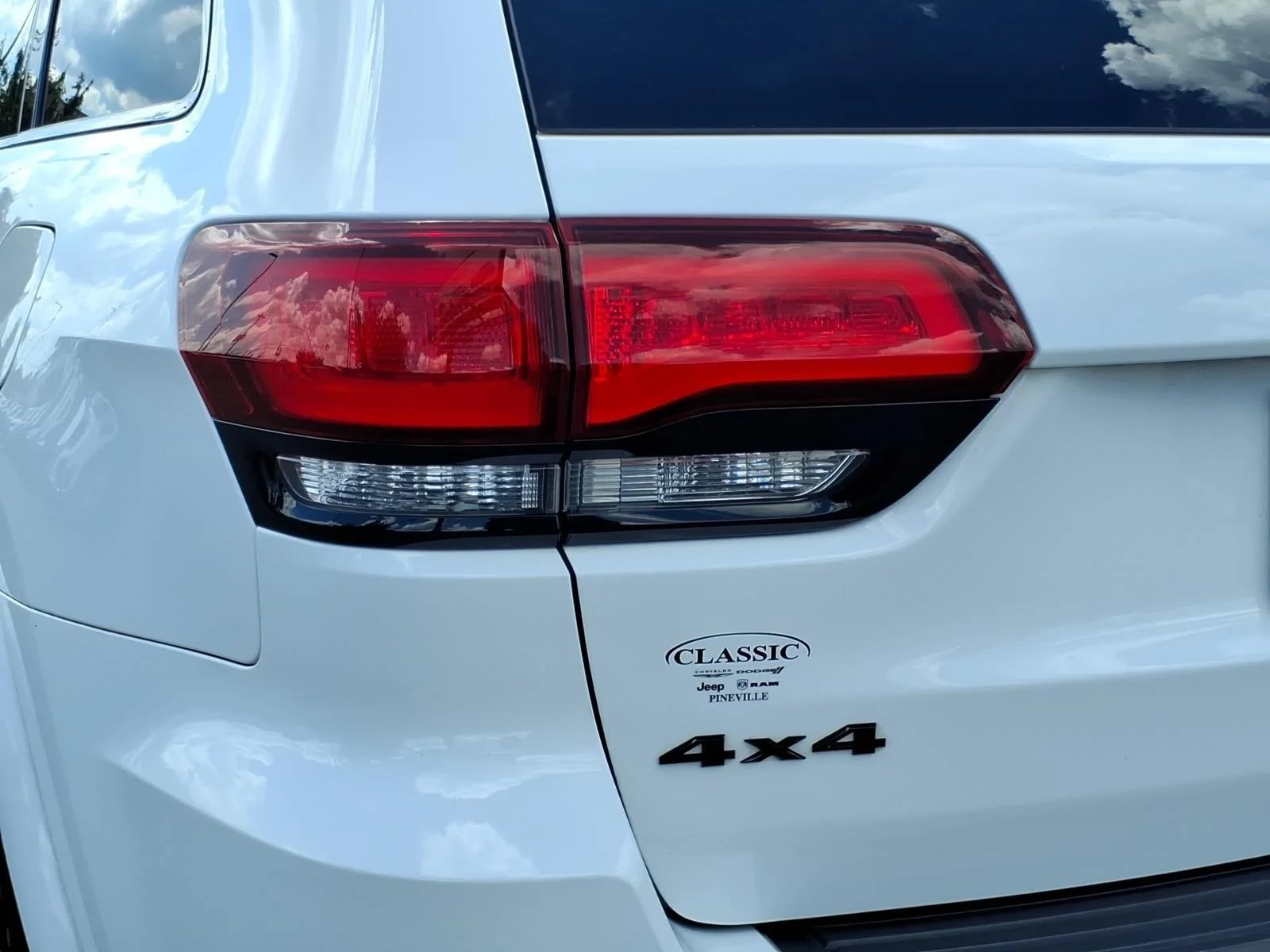 Used 2020 Bright White Clearcoat Jeep Altitude image 17