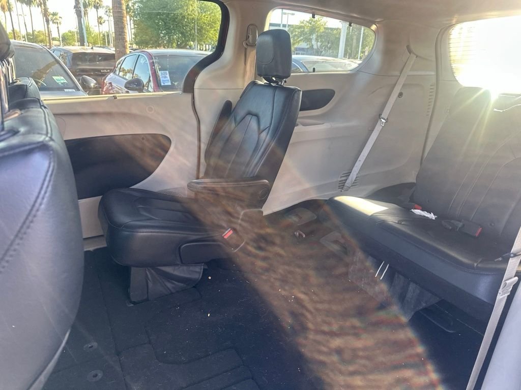 Used 2019 Red Chrysler Touring L image 7