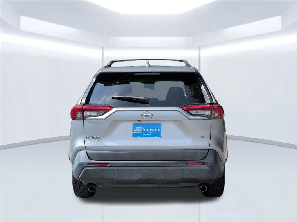 Used 2019 Silver Toyota LE image 5