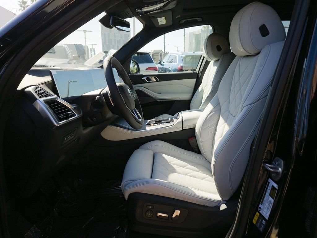 New 2026 Black Sapphire Metallic BMW xDrive50e image 10