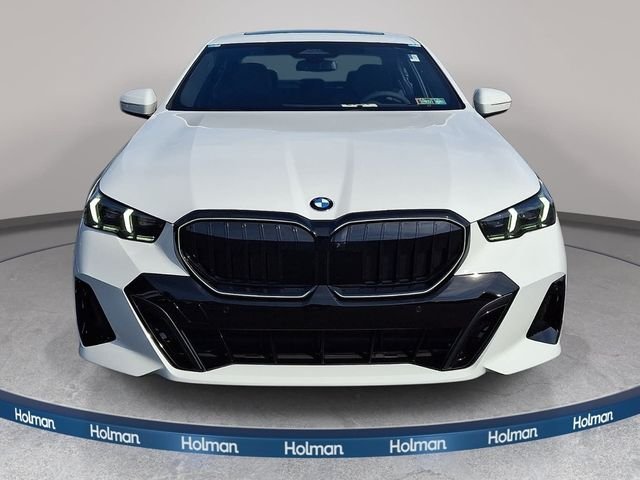 New 2027 Alpine White BMW 540i xDrive image 2