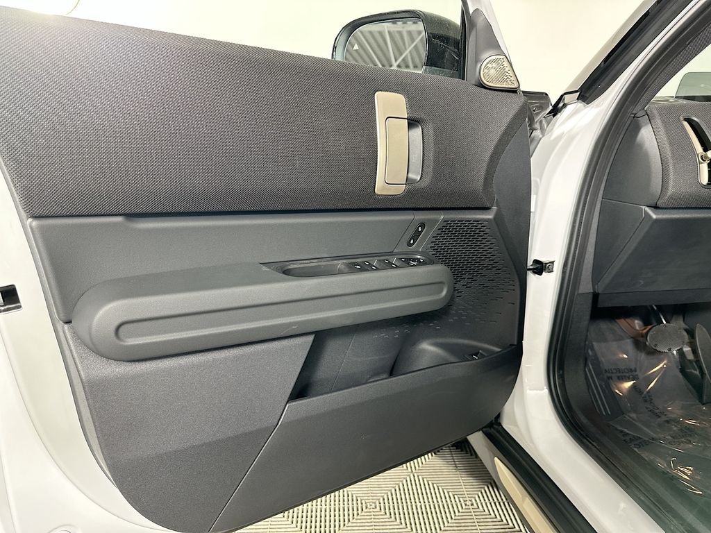Used 2027 White Metallic MINI  image 22