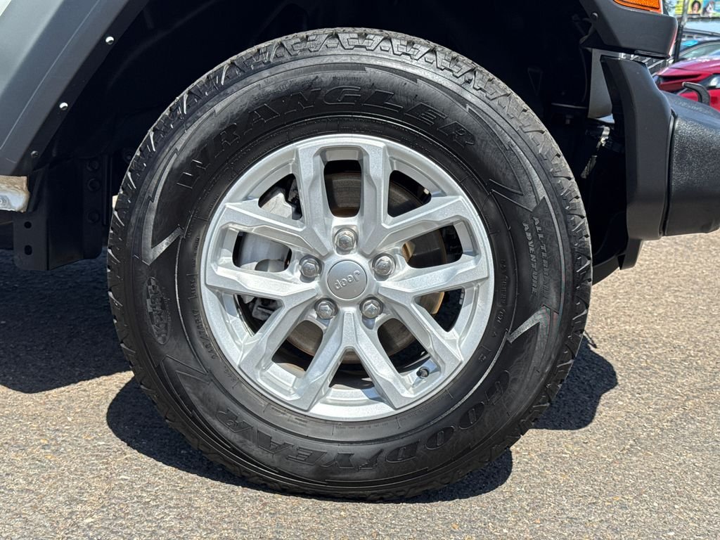 Used 2023 White Jeep Sport S image 7