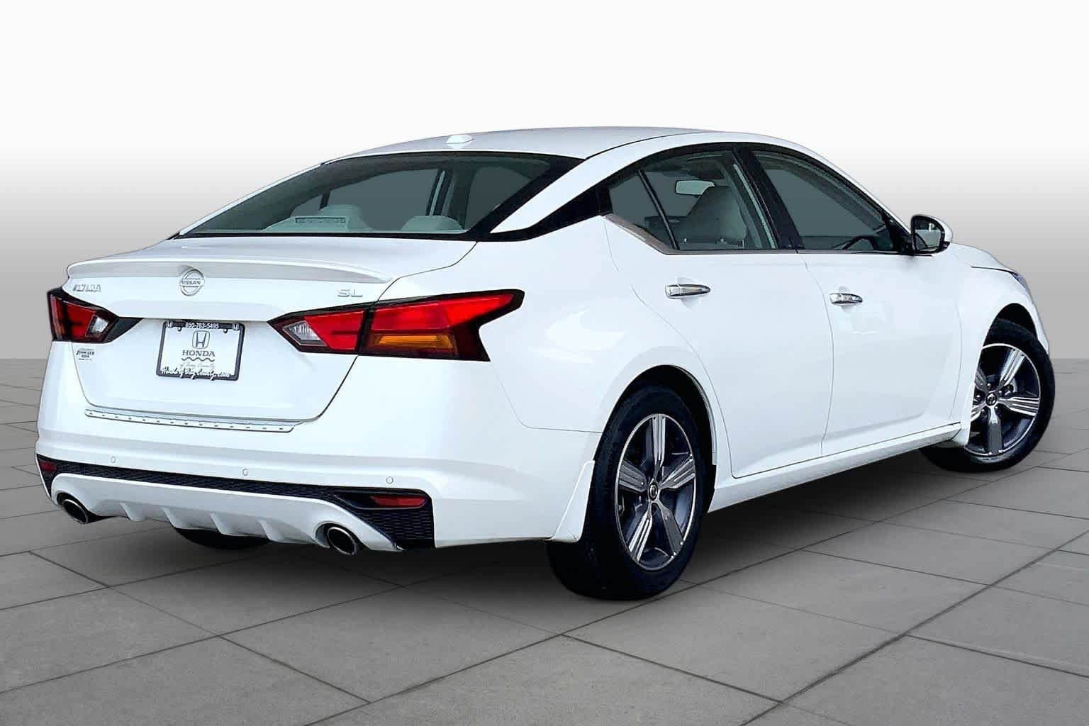 Used 2022 Pearl White Tricoat Nissan 2.5 SL image 13