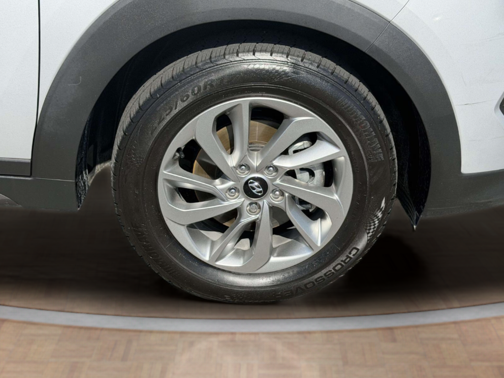 Used 2016 Silver Hyundai Eco image 24