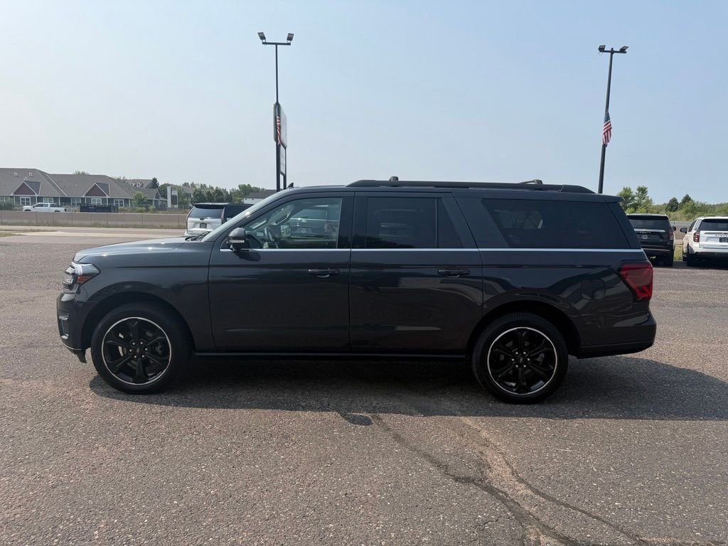 Used 2023  Ford Limited image 9