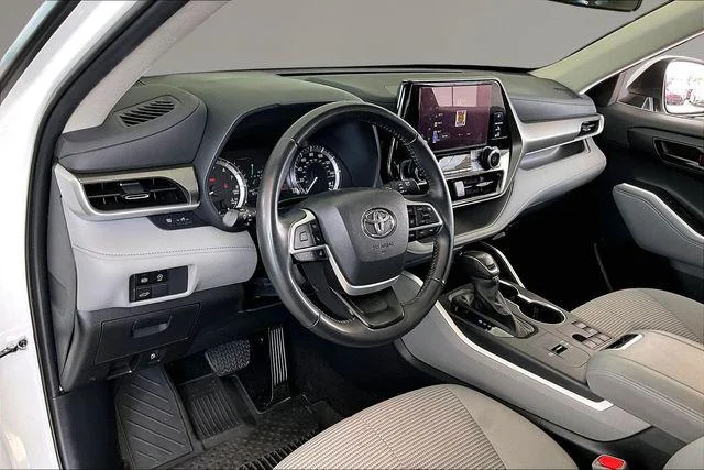 Certified Used 2024 WIND CHILL PEARL Toyota  image 14