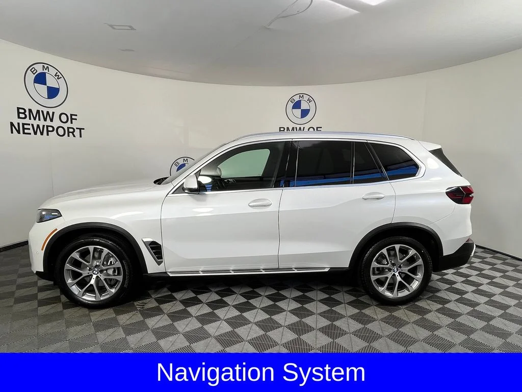Used 2025 White BMW xDrive40i image 9
