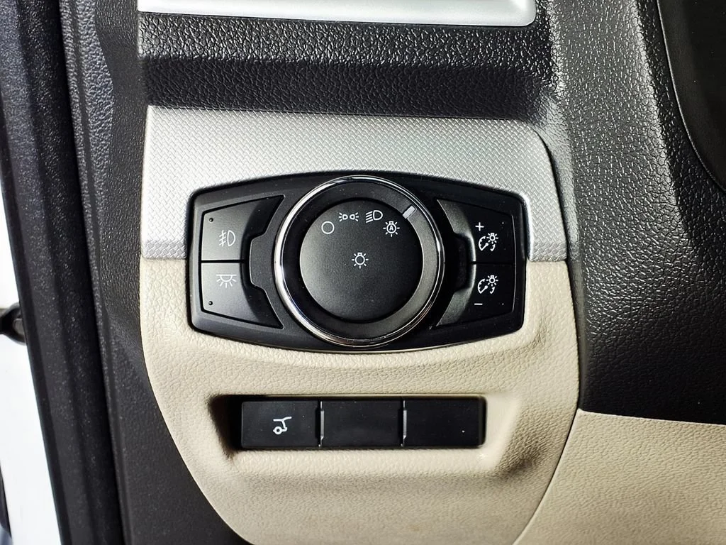 Used 2015 White Platinum Ford XLT image 24