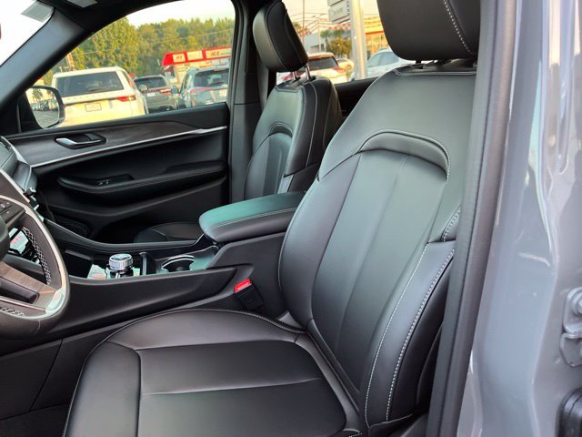 Used 2027 Gray Jeep Limited image 8