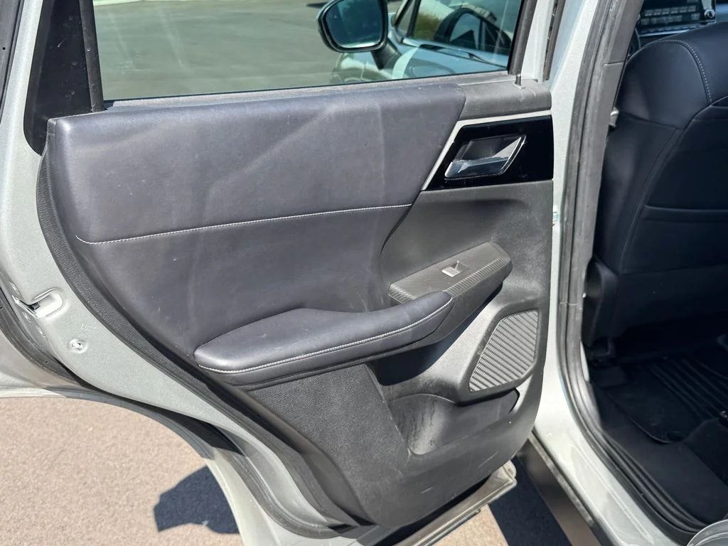 Used 2022 Silver Mitsubishi  image 18