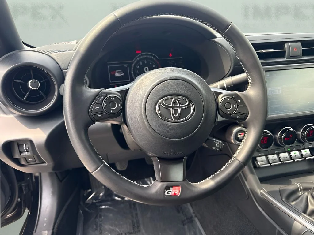 Used 2022  Toyota Base image 11