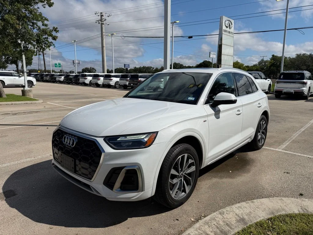 2022 Audi Q5 45 Premium Plus's photo