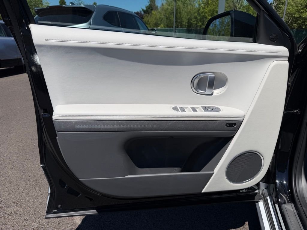 Used 2023 Abyss Black Hyundai Limited image 11