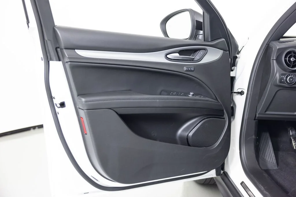 2025 Alfa Romeo Stelvio Base - Photo 19