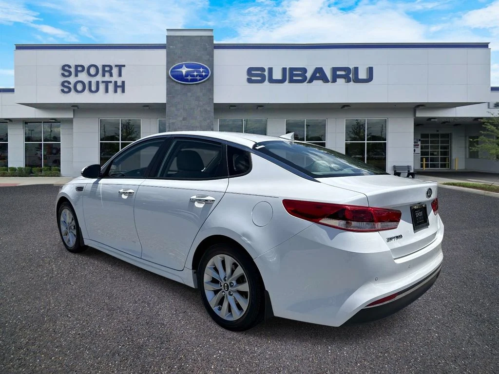 Used 2018 White Kia LX image 5