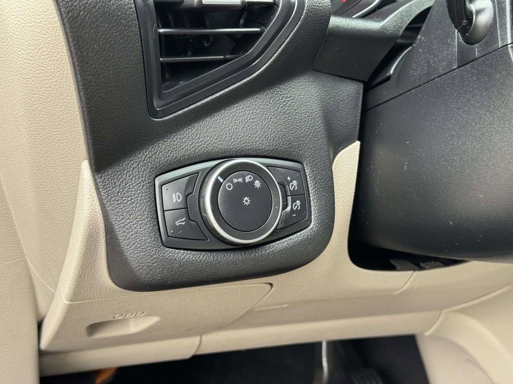 Used 2018 Blue Metallic Ford SE image 9
