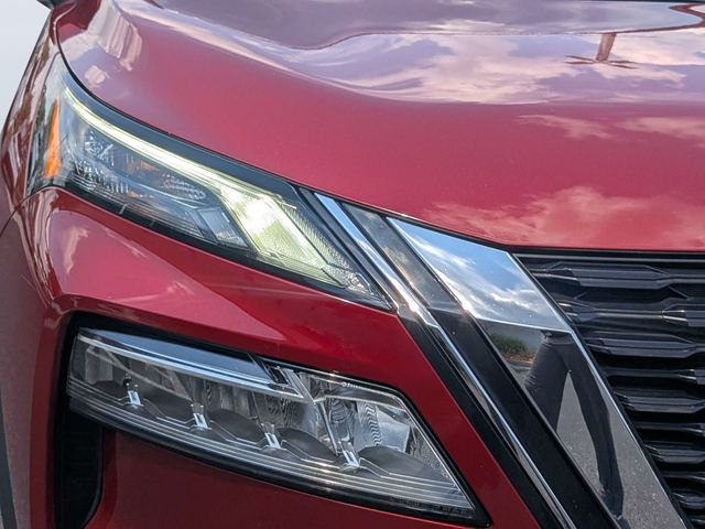 Used 2023 Red Nissan SV image 9
