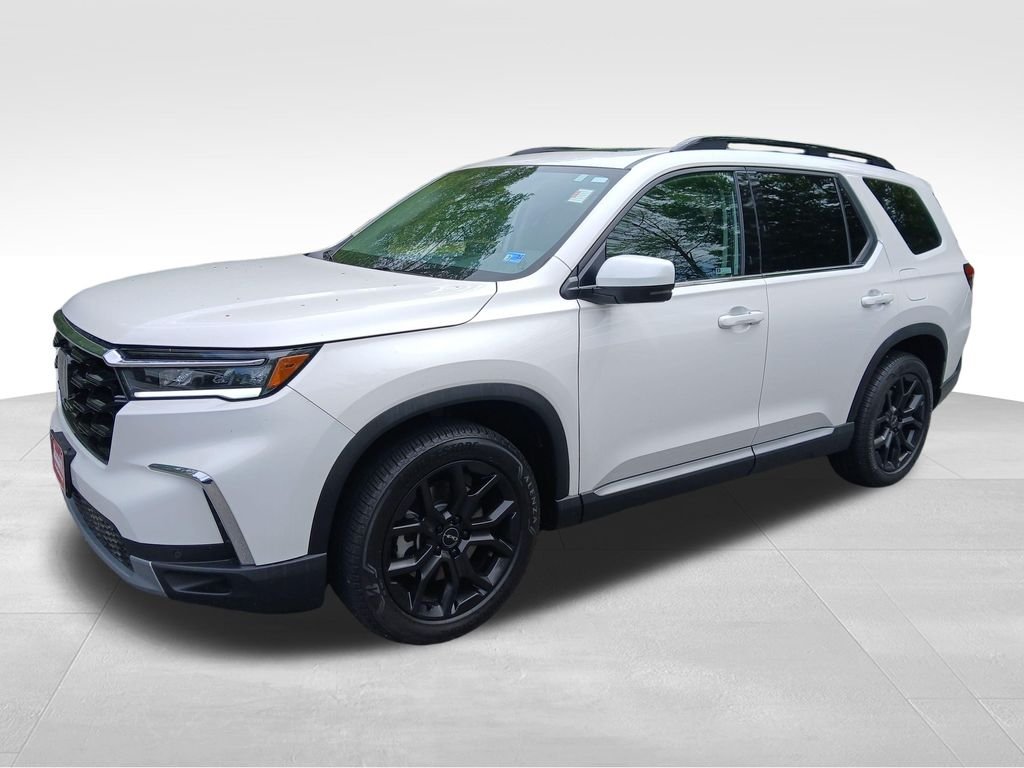 Used 2025 White Honda Touring image 3