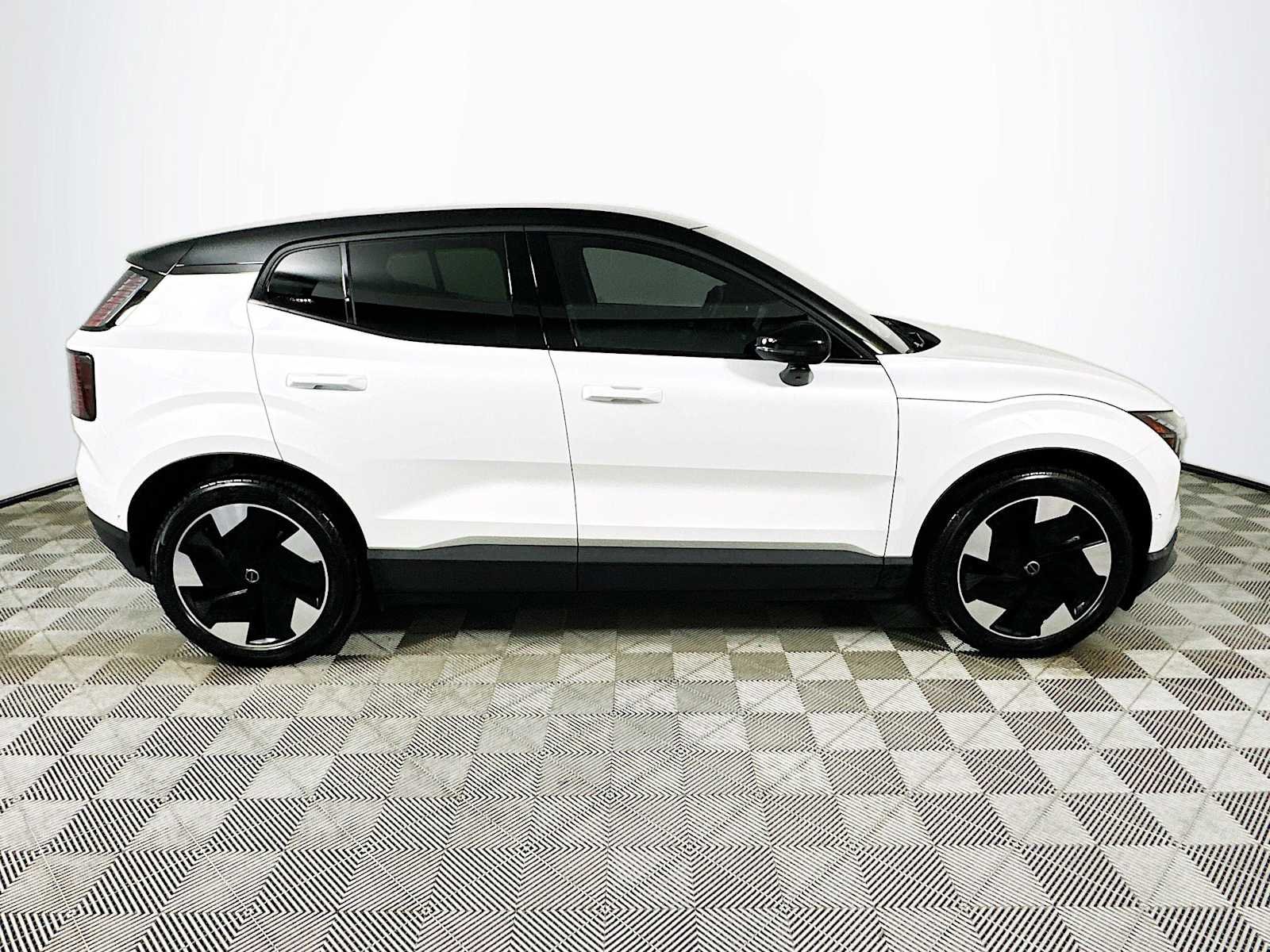 2025 Volvo EX30 Ultra - Photo 8